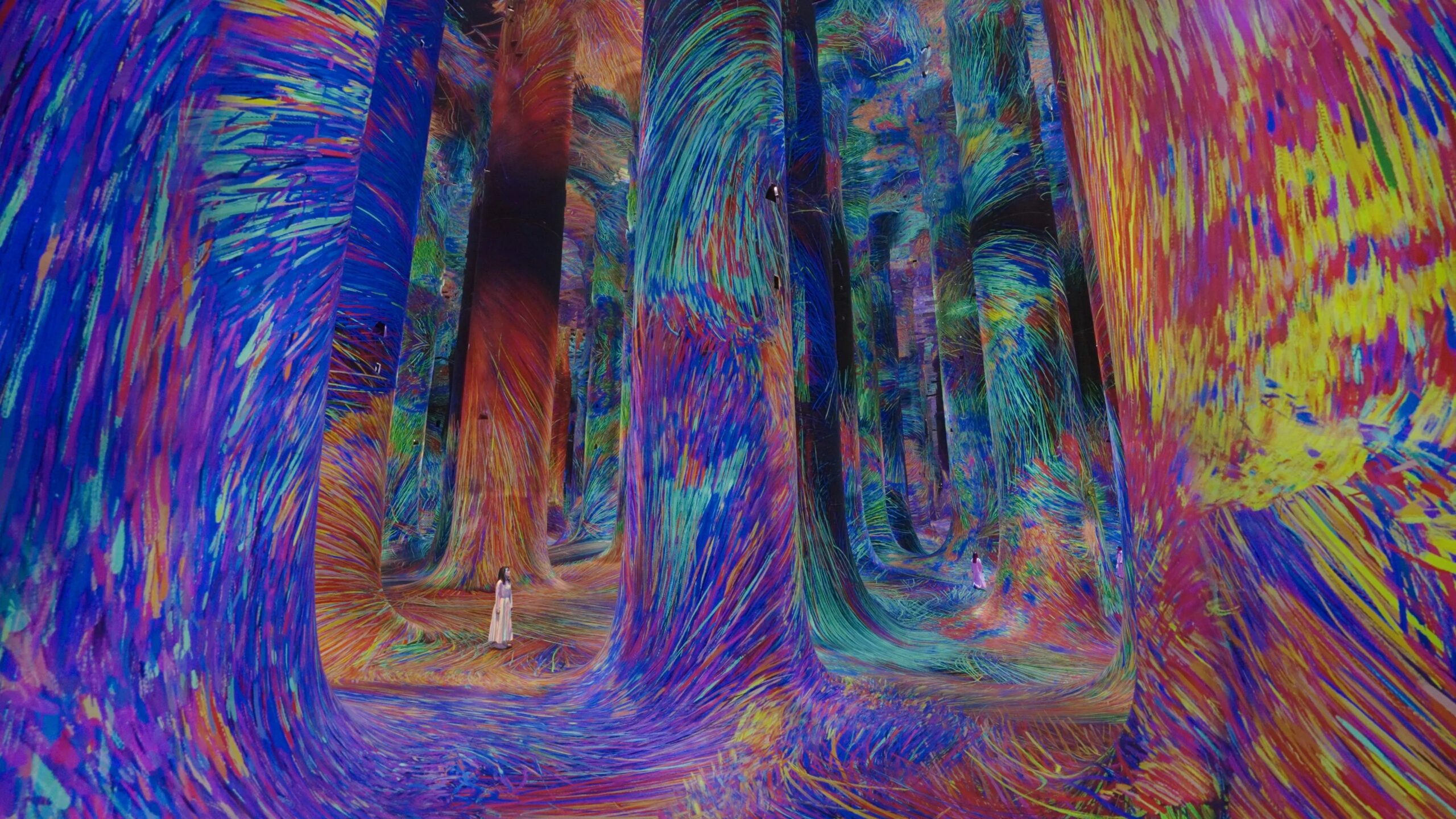 חלל אמנות צבעוני ואינטראקטיבי ב־teamLab Phenomena